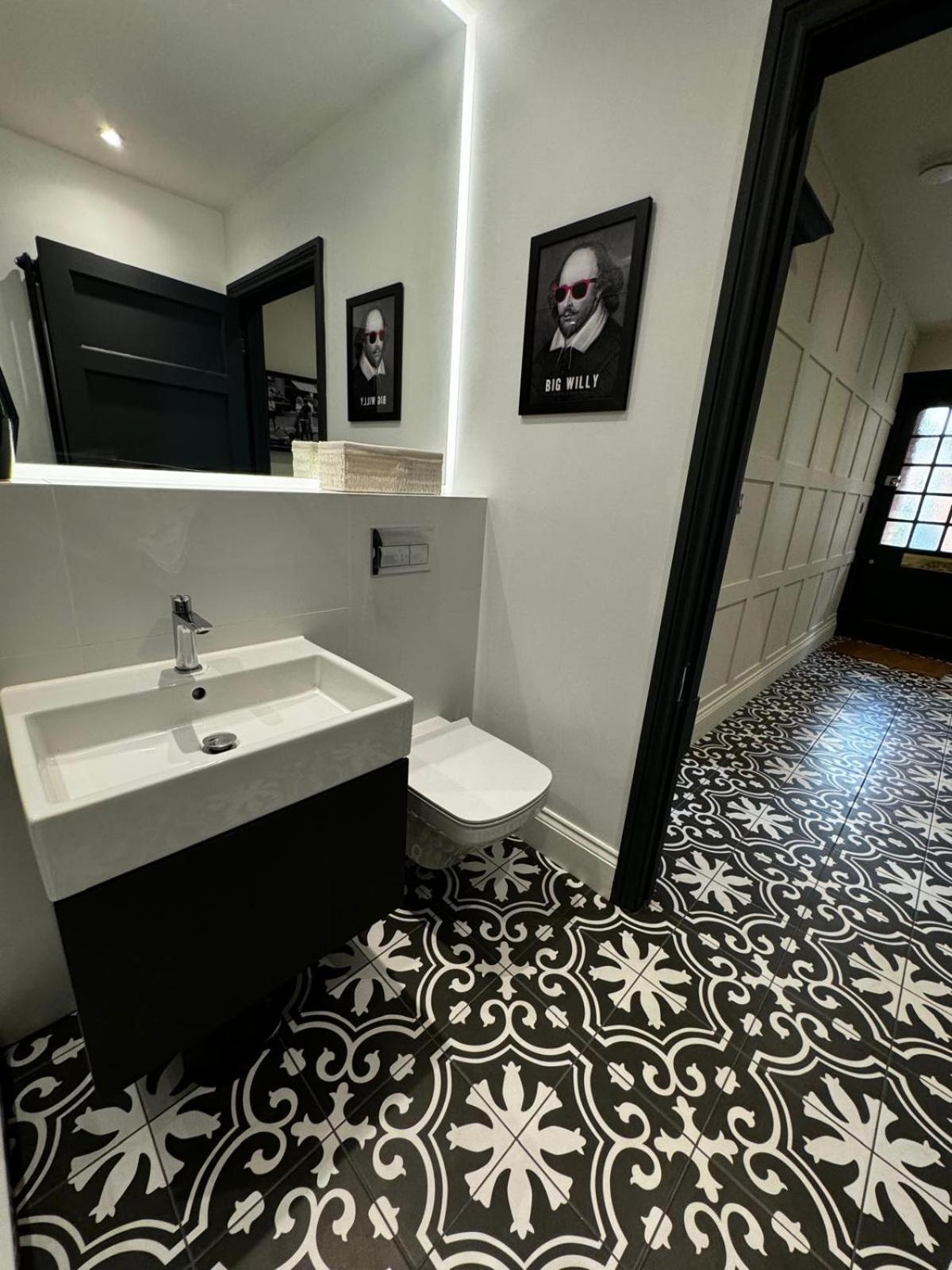 Macbeths Corner High End Luxury Apartment In Centre With Parking Stratford-upon-Avon Kültér fotó